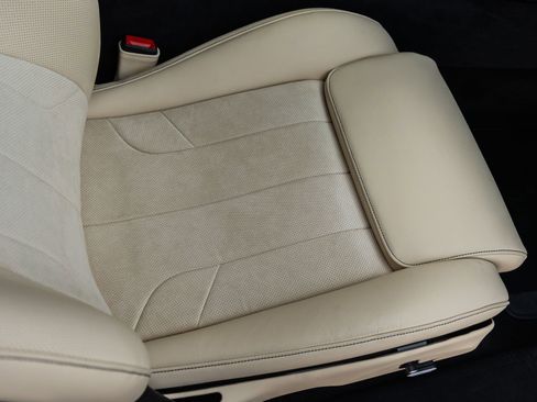 Used 2025 Ferrari Purosangue AWD/4WD image 49