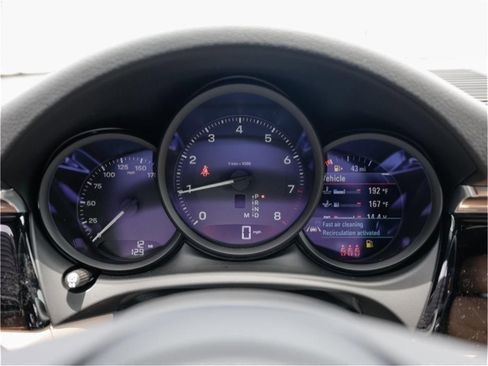 Certified 2025 Porsche Macan image 15