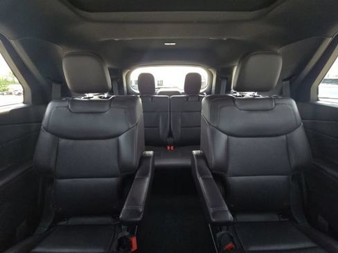Used 2025 Ford Explorer Platinum RWD image 19