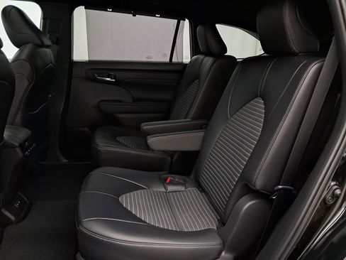 Used 2024 Toyota Highlander XSE image 29