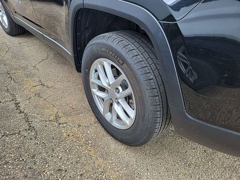 Used 2024 Jeep Grand Cherokee Laredo X w/ Trailer Tow Package AWD/4WD image 4