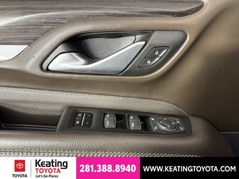 Used 2022 GMC Yukon Denali w/ Denali Premium Package AWD/4WD image 12