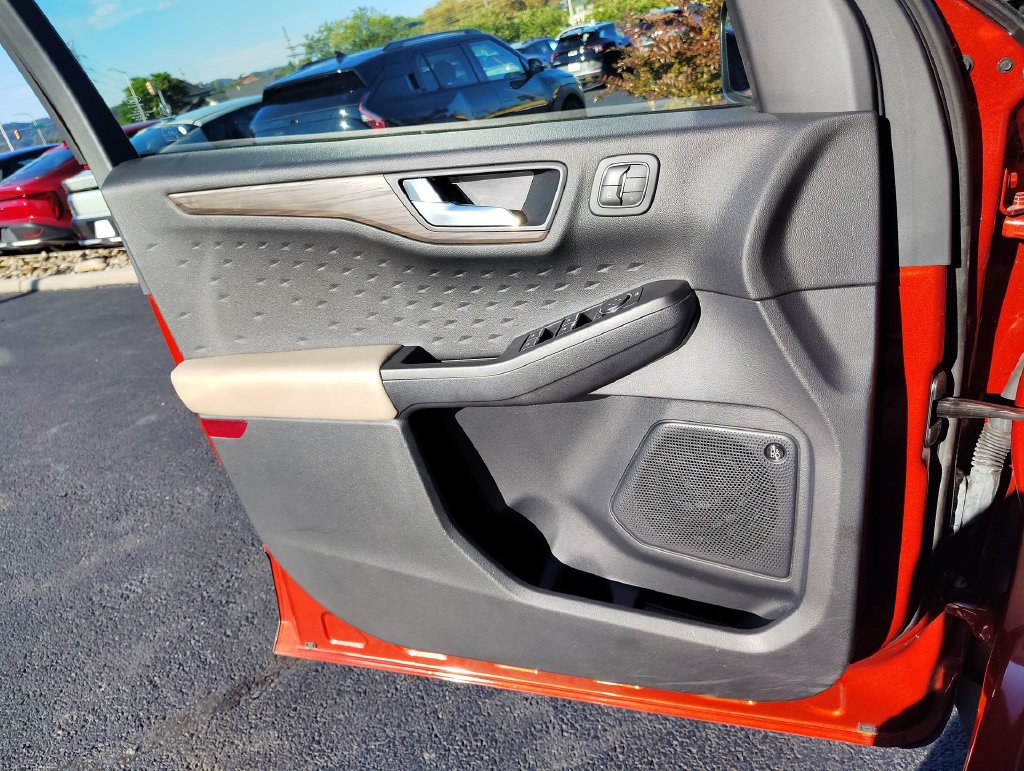 Used 2020 Ford Escape Titanium AWD/4WD image 20