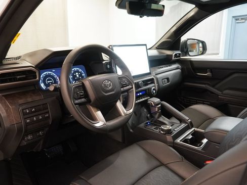 Used 2025 Toyota Tacoma Limited AWD/4WD image 7