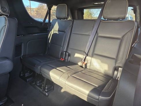 Used 2023 Chevrolet Suburban Premier AWD/4WD image 16