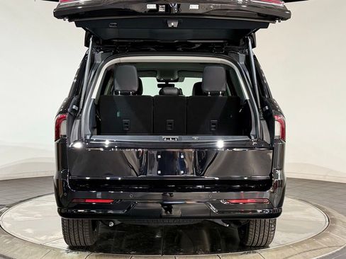 New 2026 Lincoln Navigator Premiere AWD/4WD image 32