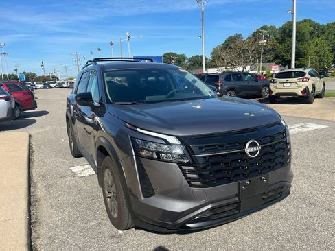 Used 2026 Nissan Pathfinder SV FWD image 2