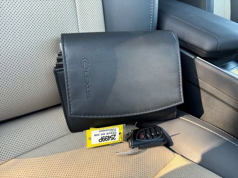 Used 2025 Lexus GX 550 w/ Accessory Package (CT) AWD/4WD image 35