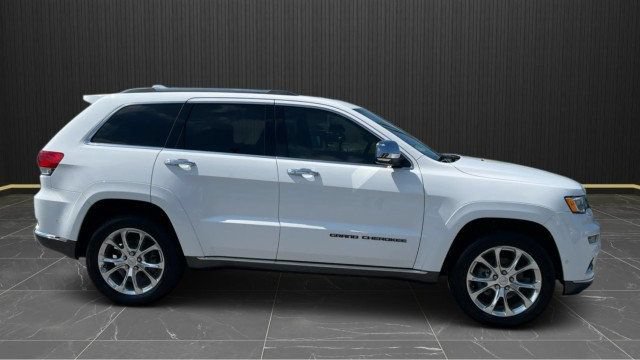 Used 2020 Jeep Grand Cherokee Summit AWD/4WD image 2