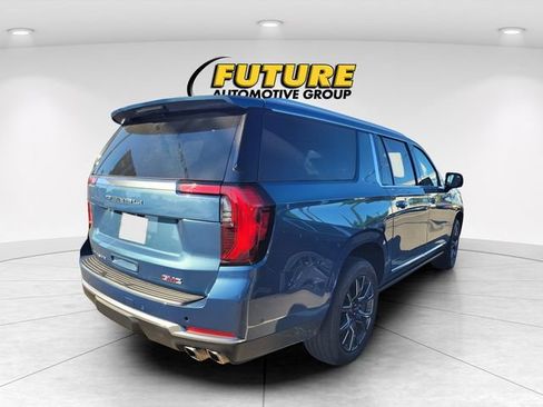 Used 2025 GMC Yukon XL Denali w/ Sun & Power Step Package AWD/4WD image 3