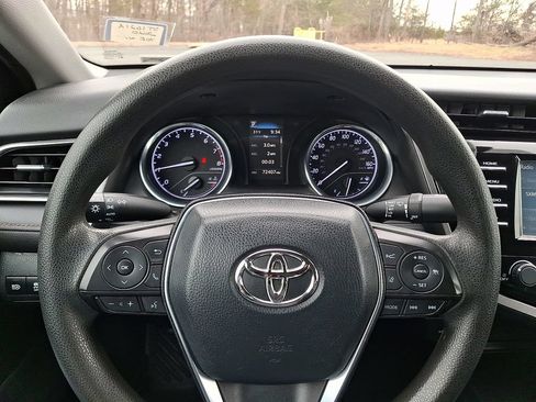 Used 2020 Toyota Camry LE FWD image 19