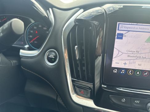 Used 2021 Chevrolet Traverse LT w/ LT Premium Package image 17