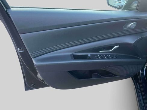 Used 2023 Hyundai Elantra SEL w/ Convenience Package image 16