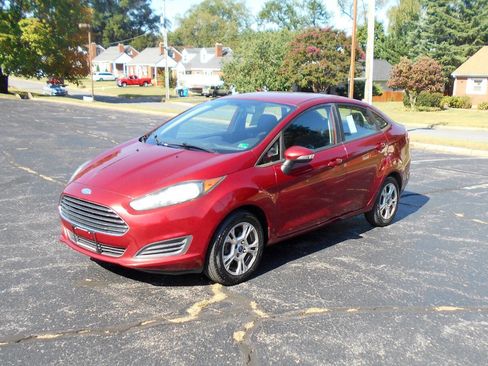 Used 2015 Ford Fiesta SE image 2