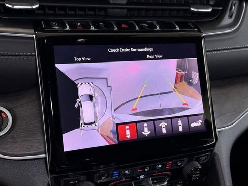 New 2025 Jeep Grand Cherokee Limited w/ Luxury Tech Group II image 23