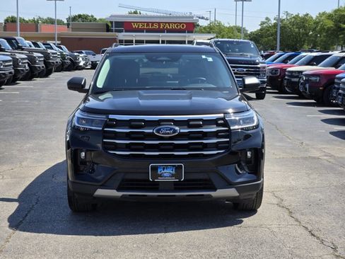 Certified 2025 Ford Explorer Active w/ Active Comfort Package AWD/4WD image 2