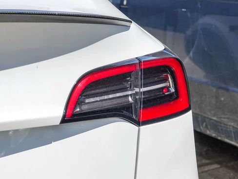 Used 2024 Tesla Model Y Performance AWD/4WD image 17