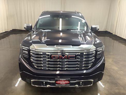 Used 2023 GMC Sierra 1500 Denali w/ Technology Package AWD/4WD image 3