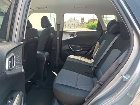Used 2025 Kia Soul LX w/ LX Technology Package FWD image 10
