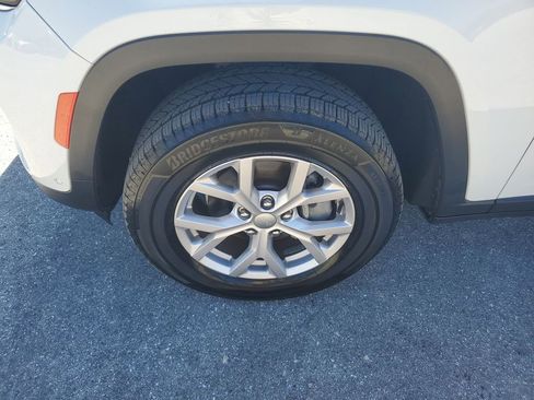 Used 2022 Jeep Grand Cherokee Limited w/ Luxury Tech Group II image 18