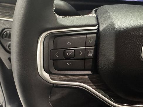 Used 2022 Jeep Wagoneer Series II AWD/4WD image 5