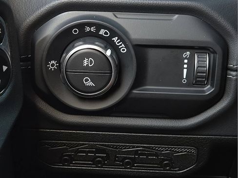 Used 2025 Jeep Gladiator Mojave AWD/4WD image 17