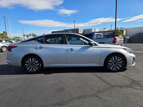Used 2024 Nissan Altima 2.5 SV FWD image 7