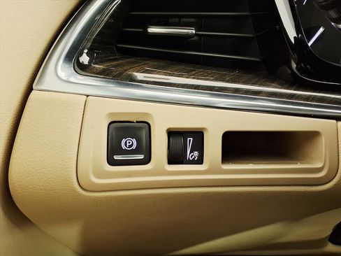 Used 2019 Cadillac XT5 FWD image 22