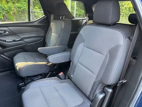 Used 2023 Chevrolet Traverse LT w/ Rear Camera Mirror Package AWD/4WD image 24