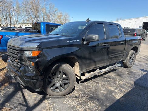 Used 2022 Chevrolet Silverado 1500 Custom image 1