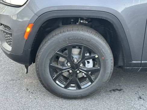 New 2025 Jeep Grand Cherokee Altitude image 11