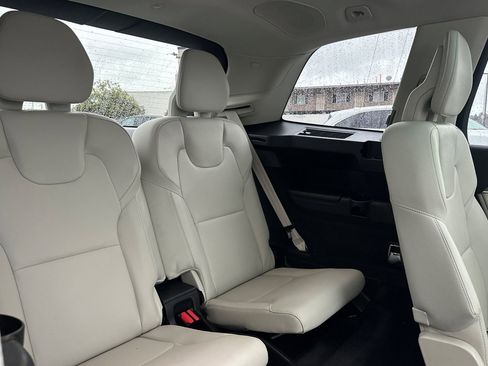 Used 2023 Volvo XC90 B6 Plus image 18