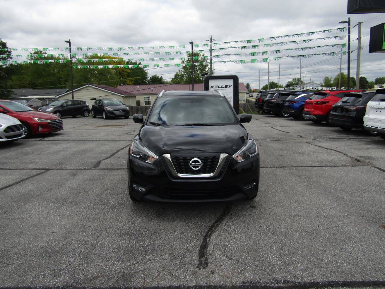 Used 2018 Nissan Kicks SR FWD image 2