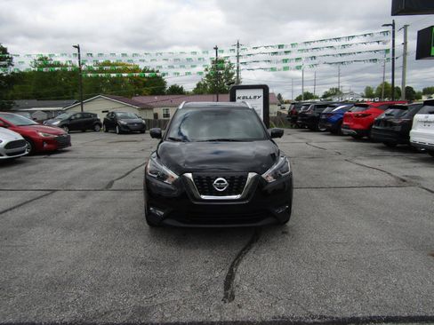 Used 2018 Nissan Kicks SR FWD image 2
