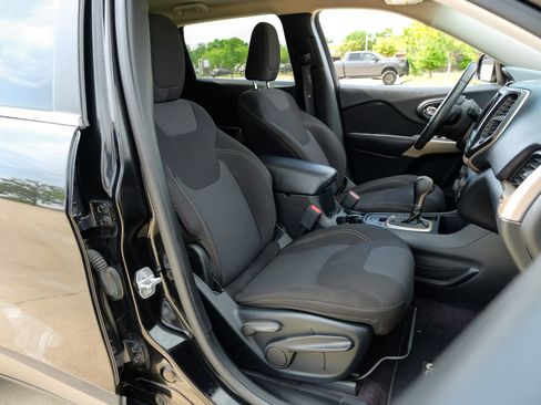 Used 2017 Jeep Cherokee Latitude w/ Safety/Convenience Group image 35