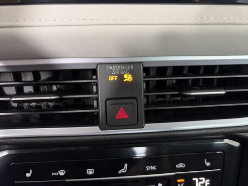Used 2026 Volkswagen Taos SE w/ Panoramic Sunroof Package AWD/4WD image 21