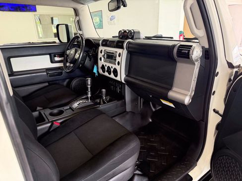 Used 2014 Toyota FJ Cruiser 4WD w/ Upgrade Package image 17