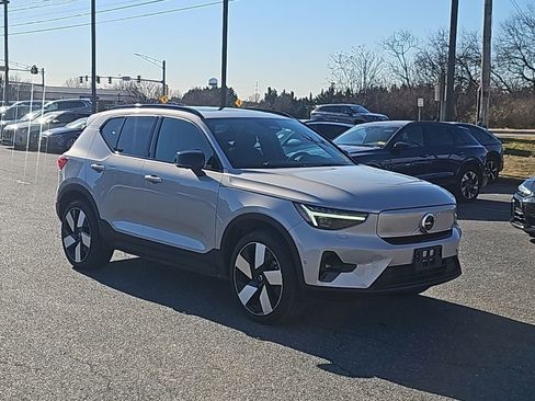 Used 2023 Volvo XC40 Recharge Ultimate image 1