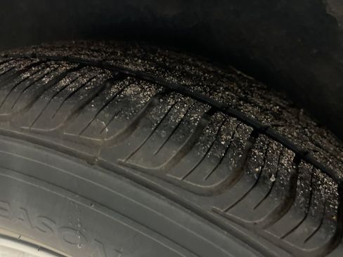 Used 2024 Chrysler Pacifica Touring-L image 39