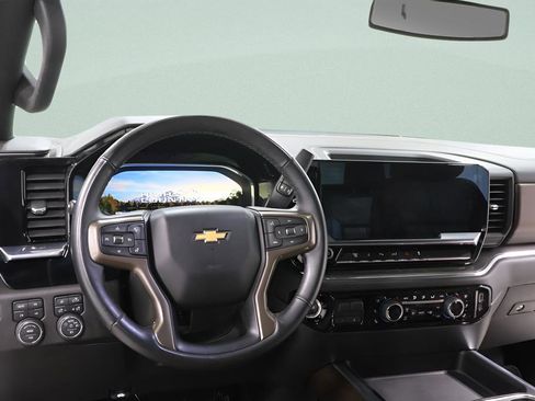 Used 2024 Chevrolet Silverado 2500 High Country image 9