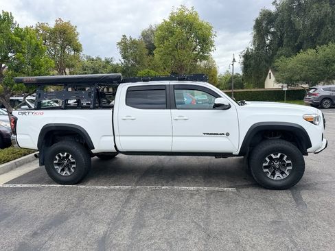 Used 2017 Toyota Tacoma TRD Off-Road w/ Tow Package AWD/4WD image 5