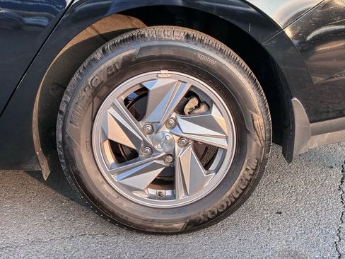 Used 2024 Hyundai Elantra SE image 48