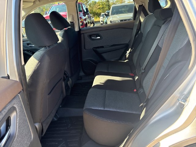Used 2022 Nissan Rogue SV AWD/4WD image 19