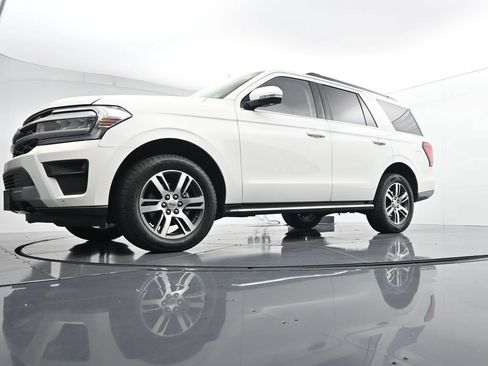 Used 2023 Ford Expedition XLT AWD/4WD image 32