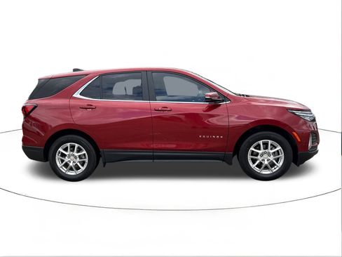 Used 2022 Chevrolet Equinox LT image 2