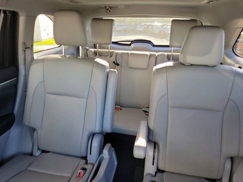 Used 2019 Toyota Highlander Limited image 12
