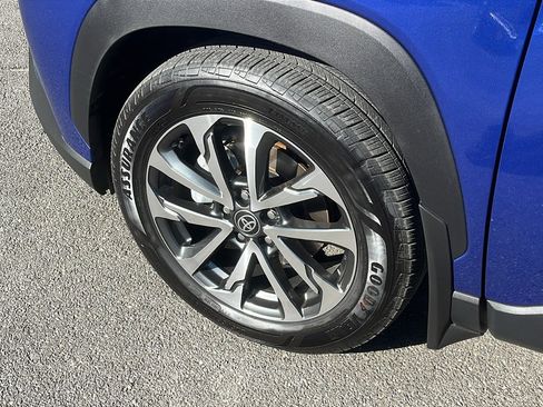 Used 2023 Toyota Corolla Cross XLE image 5