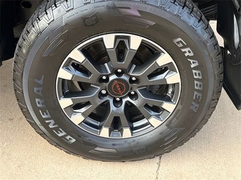 Used 2024 Nissan Titan PRO-4X w/ Pro-4x Convenience Package image 10