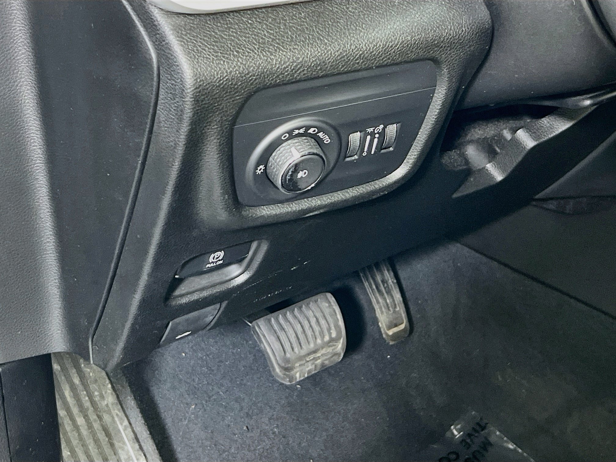Used 2023 Jeep Grand Cherokee Limited AWD/4WD image 10
