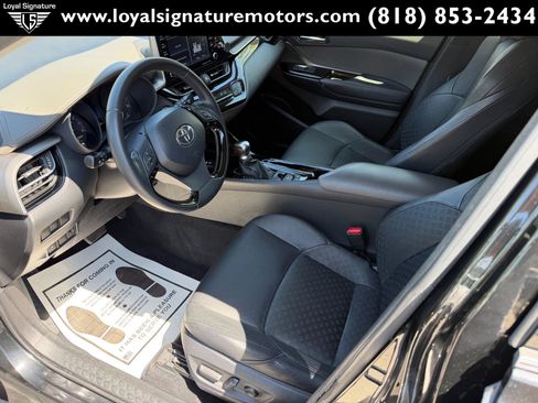 Used 2020 Toyota C-HR Limited FWD image 16